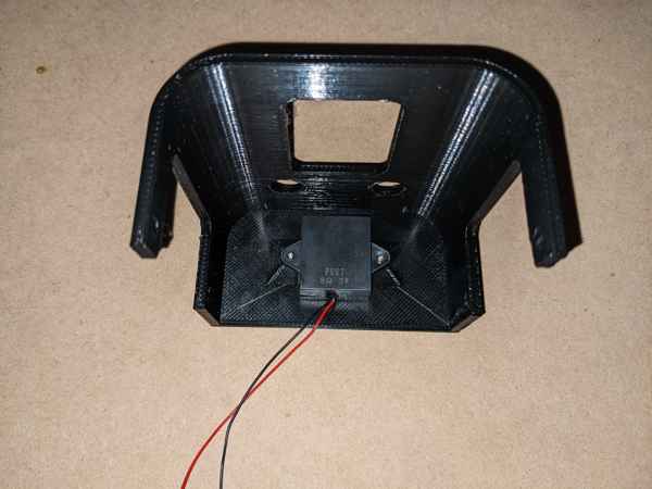 Speaker in Cover